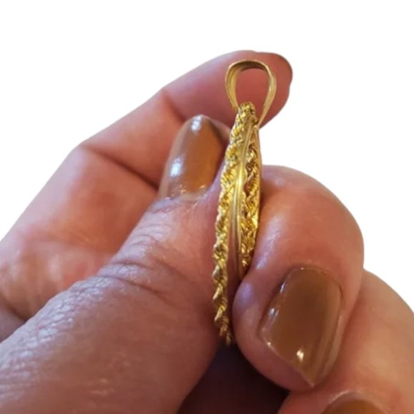 Large 14k Gold Rope Design Pendant - Picture 7 of 11